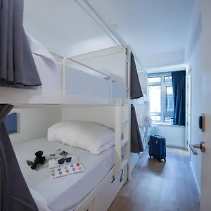 Room00 Hostal
